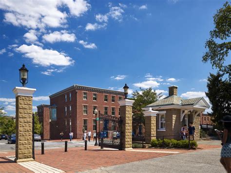 alumni of georgetown university|georgetown university alumni square.